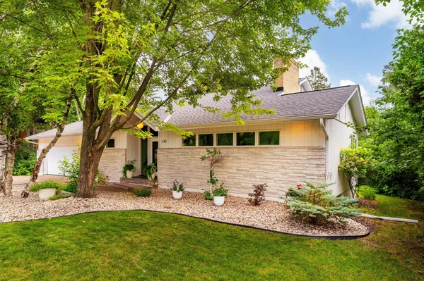 $695,000 | 630 Valley Drive, Duluth, MN 55804