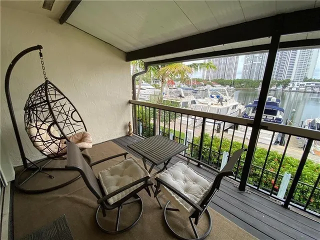 $4,300 | 21135 Helmsman Drive, Unit O12, Miami, FL 33180