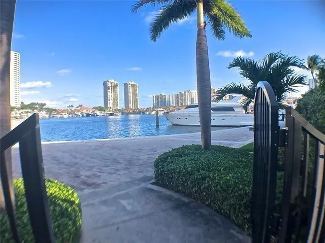 $4,300 | 21135 Helmsman Drive, Unit O12, Miami, FL 33180