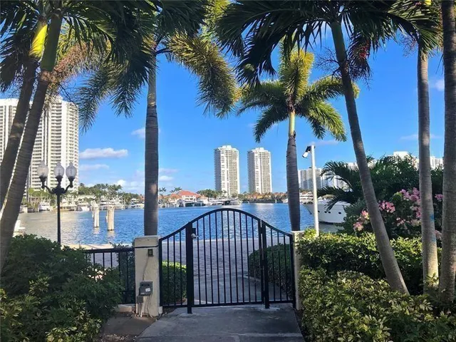 $4,300 | 21135 Helmsman Drive, Unit O12, Miami, FL 33180
