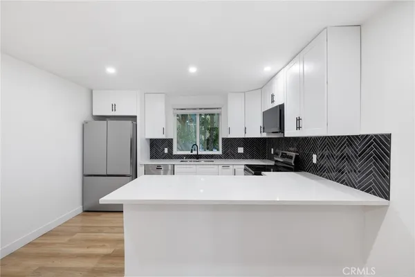 $3,450 | 17000 Burbank Boulevard, Unit 101, Encino, CA 91316