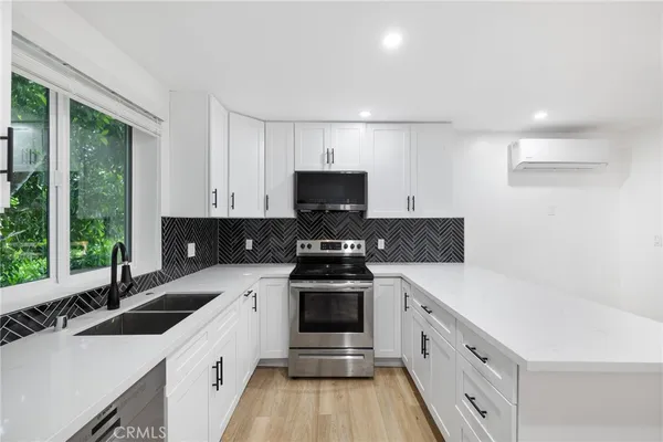 $3,450 | 17000 Burbank Boulevard, Unit 101, Encino, CA 91316