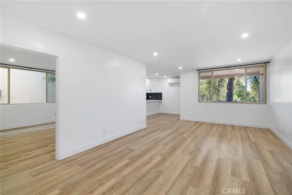 $3,450 | 17000 Burbank Boulevard, Unit 101, Encino, CA 91316