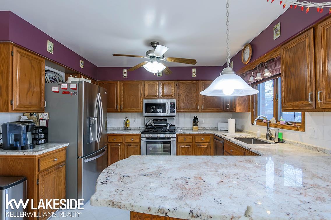 52358 Ten Point Drive Macomb, MI 48042 - Photo 12 of 52 50033593-11.JPG