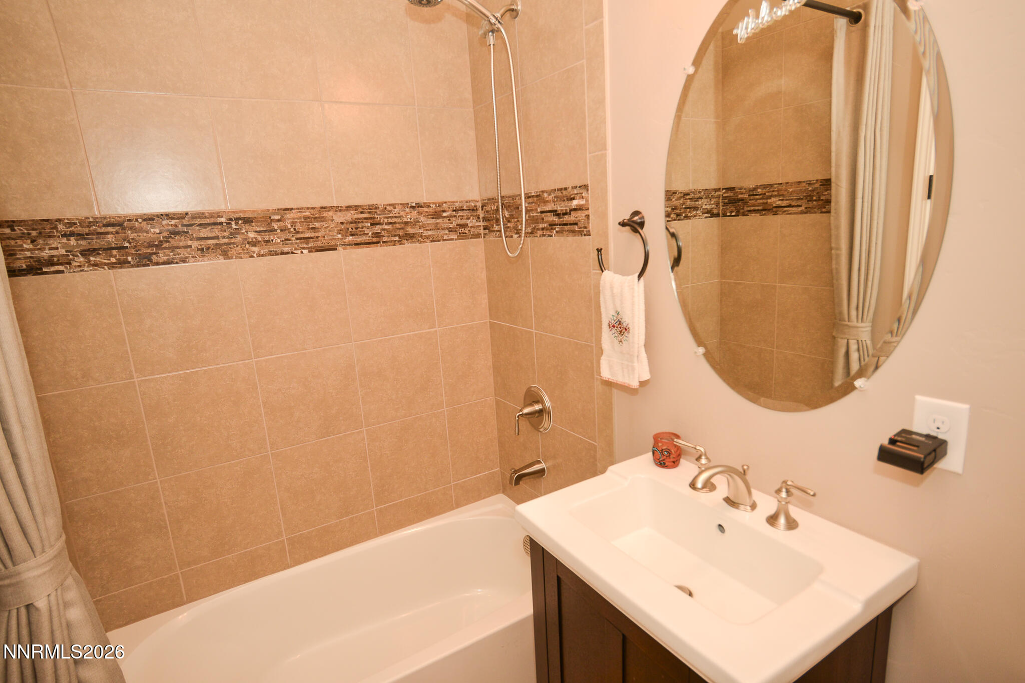 2300 Maximus Lane Reno, NV 89521 - Photo 29 of 44 Hall Bath Tub