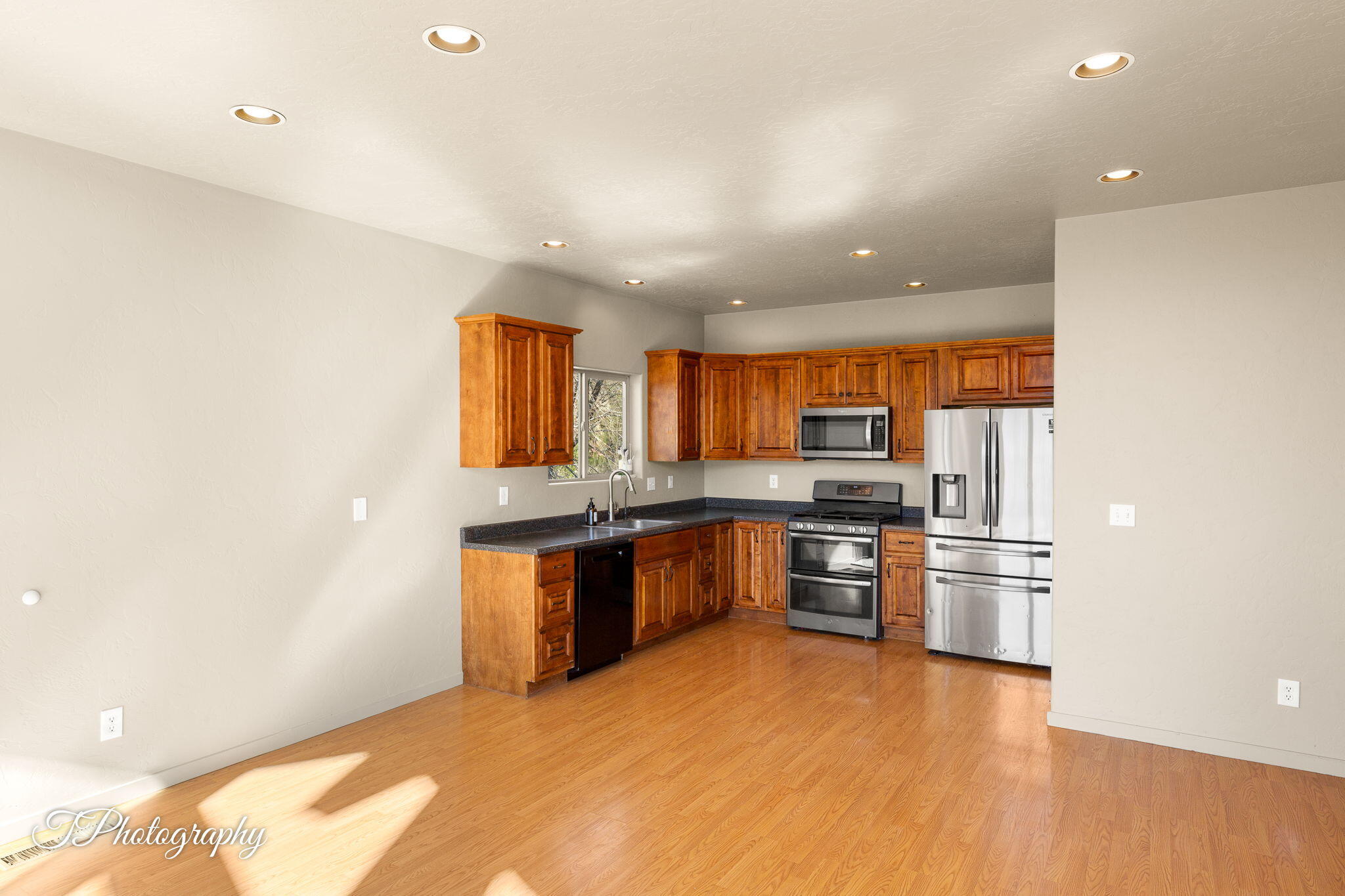 342 East Foothill Circle Central, UT 84722 - Photo 22 of 50 Main level kitchen