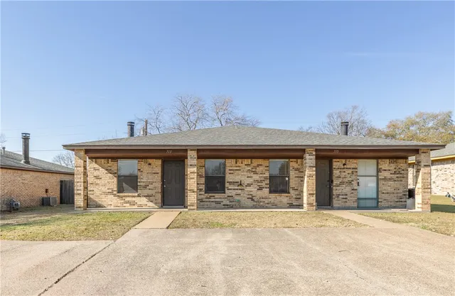$1,195 | 713 San Benito Drive, College Station, TX 77845