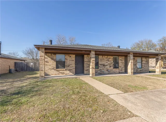 $1,195 | 713 San Benito Drive, College Station, TX 77845