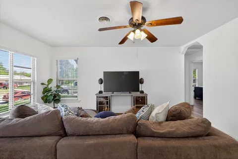 $260,000 | 6828 Greenlee Street, Fort Worth, TX 76112