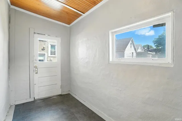 $143,900 | 2911 Broadway, Fort Wayne, IN 46807