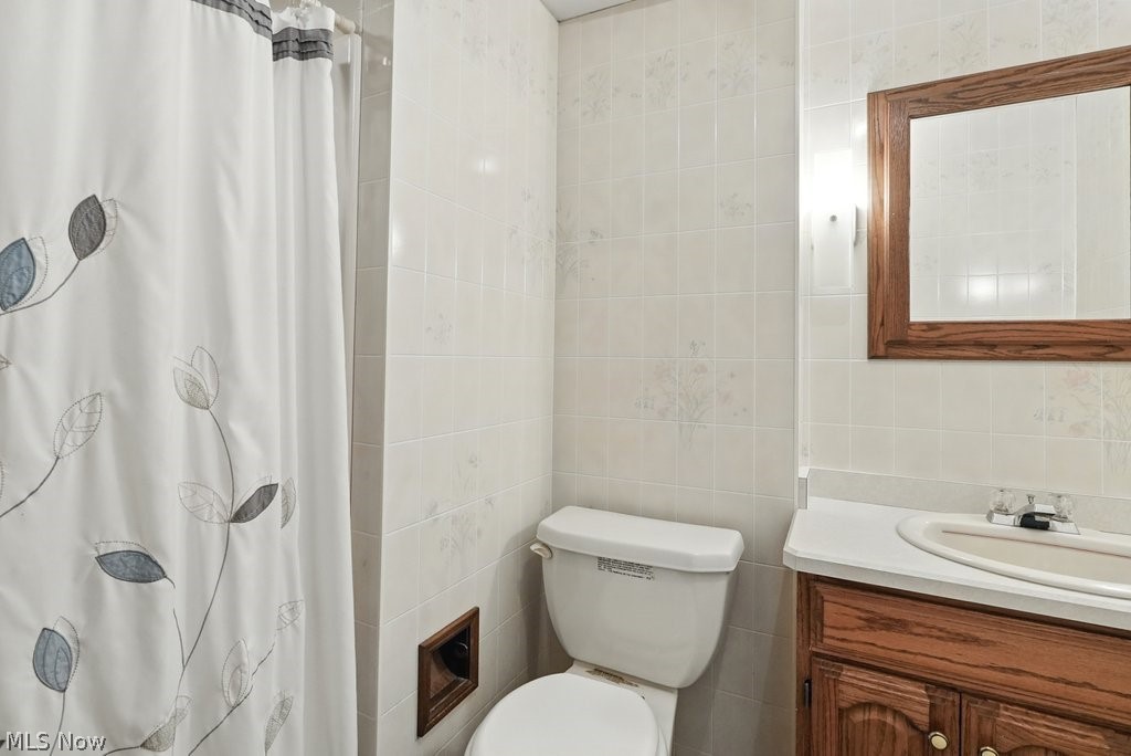 2800 Worrell Road Willoughby Hills, OH 44094 - Photo 32 of 40 Downstairs full bathroom