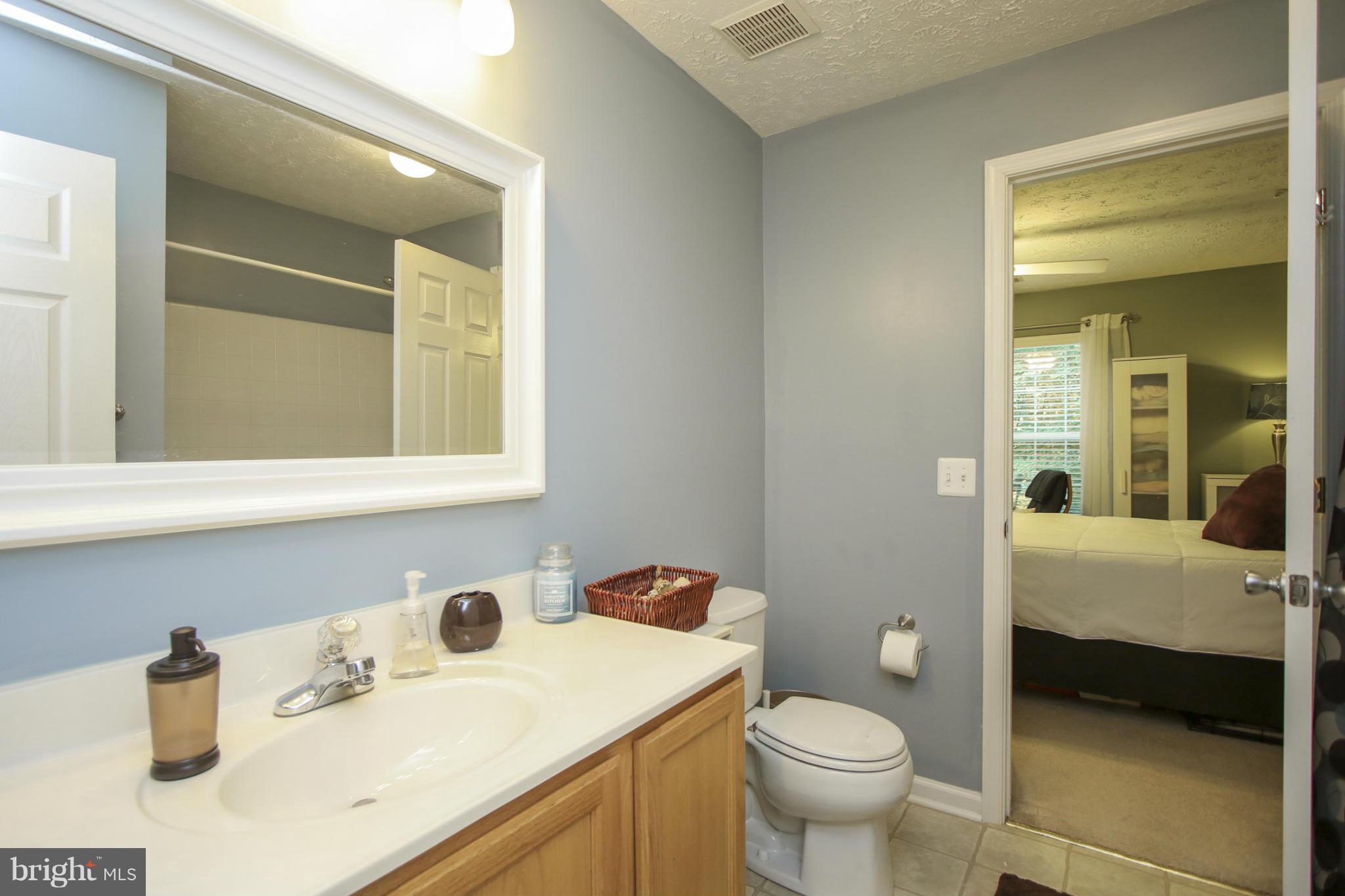 2054 Quaker Way, Unit 1 Annapolis, MD 21401 - Photo 26 of 29 Bath