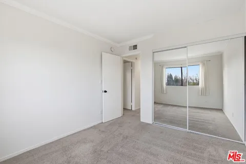 $649,990 | 7100 Balboa Boulevard, Unit 101, Van Nuys, CA 91406