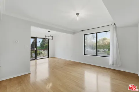 $649,990 | 7100 Balboa Boulevard, Unit 101, Van Nuys, CA 91406