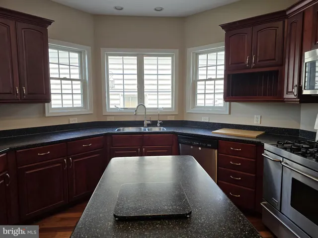 $2,400 | 13 Front Street, Wyoming, DE 19934