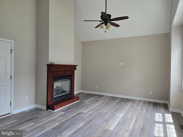 $2,300 | 13 Front Street, Wyoming, DE 19934