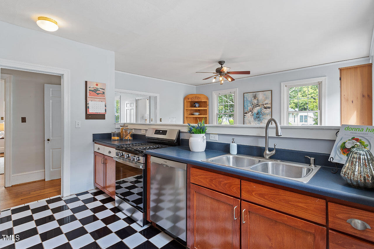 628 East Franklin Street Raleigh, NC 27604 - Photo 18 of 37 a kitchen with a sink a stove and cabinets