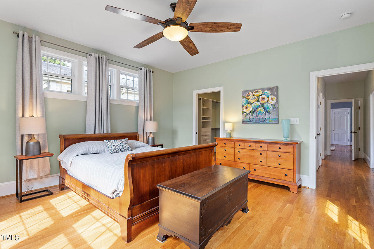 628 East Franklin Street Raleigh, NC 27604 - Photo 23 of 37 a bedroom with a bed and a dresser