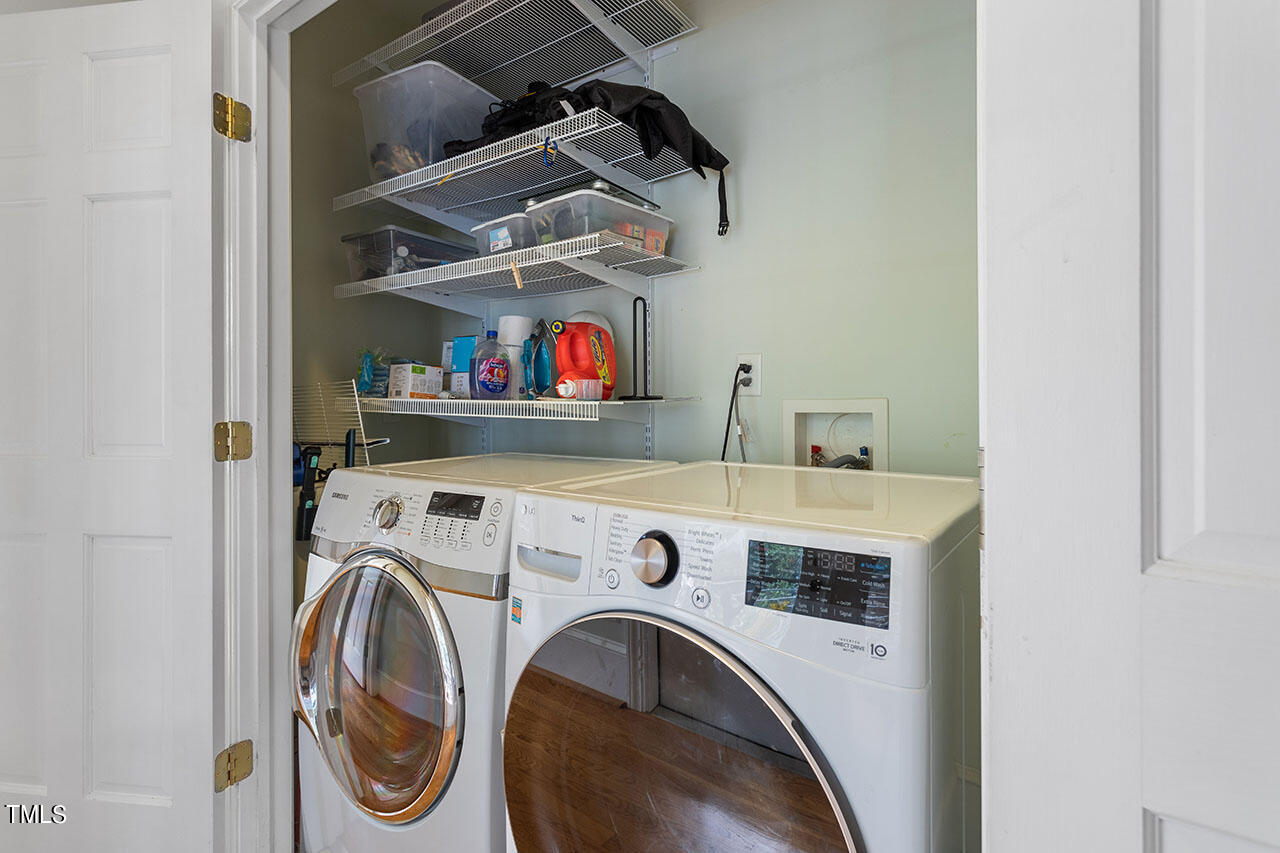 628 East Franklin Street Raleigh, NC 27604 - Photo 26 of 37 a utility room with dryer and washer