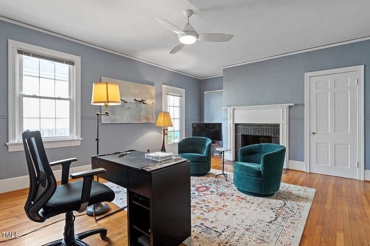 628 East Franklin Street Raleigh, NC 27604 - Photo 27 of 37 a workspace with furniture and a fireplace
