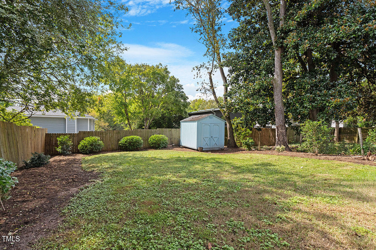 628 East Franklin Street Raleigh, NC 27604 - Photo 37 of 37 a big yard with large trees and plants