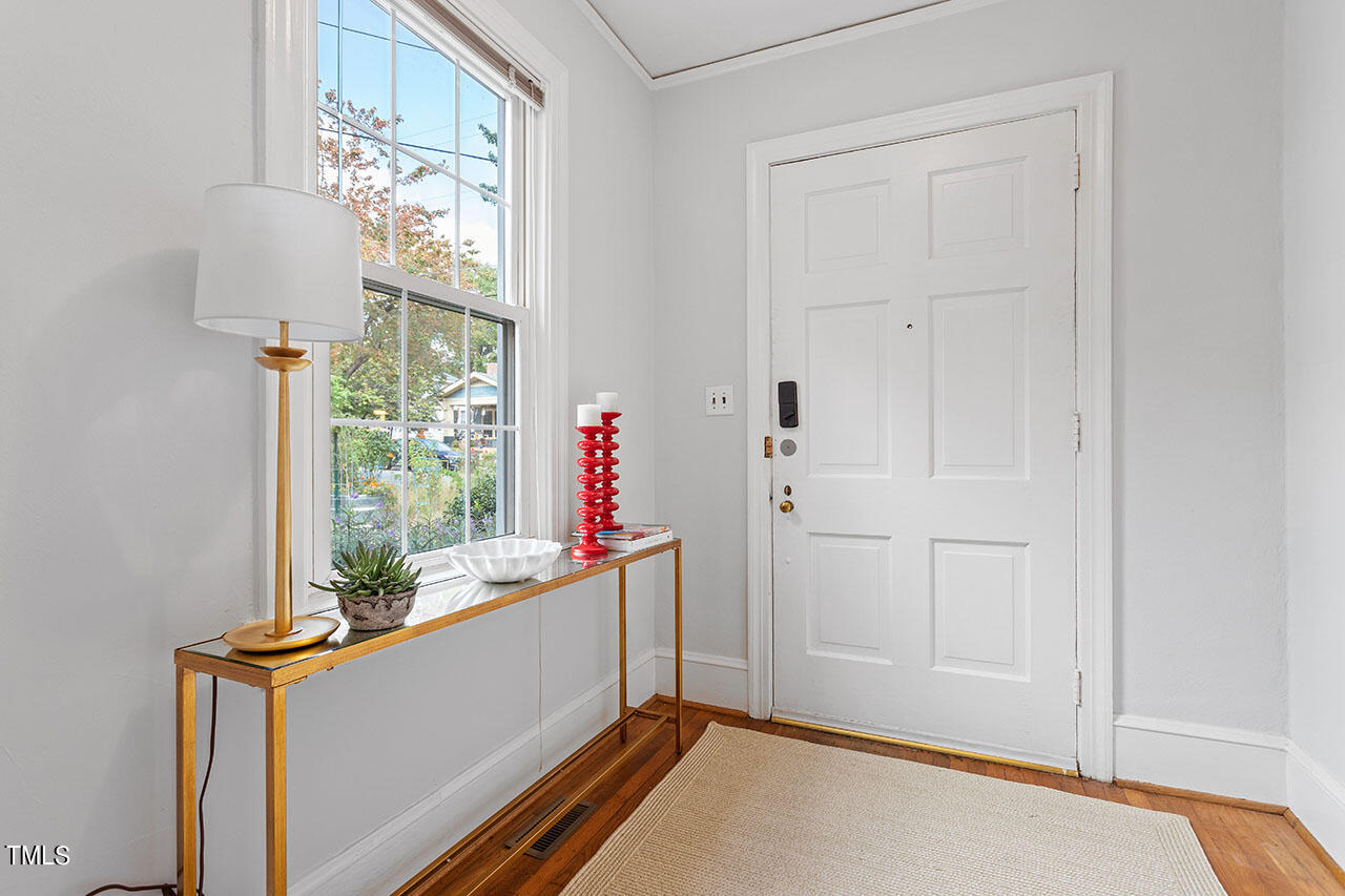 628 East Franklin Street Raleigh, NC 27604 - Photo 8 of 37 a room with wooden floor and small window