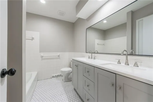 $345,000 | 3600 Northeast 76th Terrace, Gladstone, MO 64119