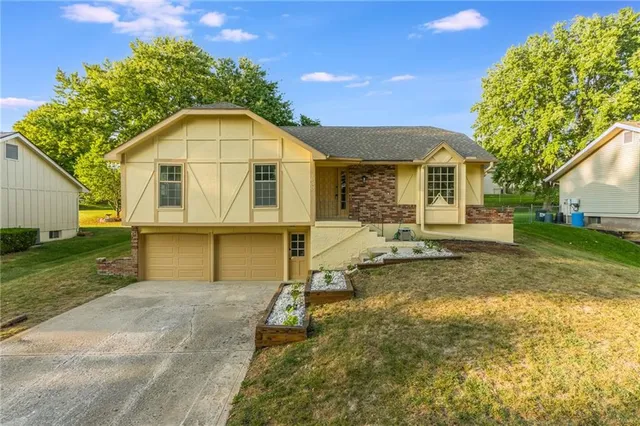 $345,000 | 3600 Northeast 76th Terrace, Gladstone, MO 64119