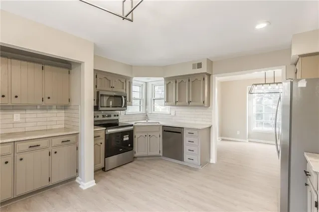 $345,000 | 3600 Northeast 76th Terrace, Gladstone, MO 64119