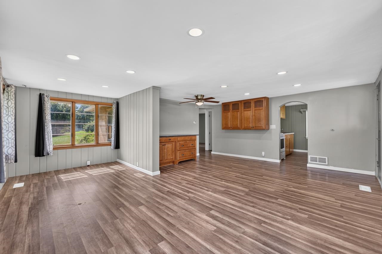 2191 Toms Road Rockford, IL 61109 - Photo 5 of 30