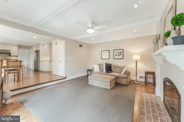 $1,200,000 | 10417 Silk Oak Drive, Vienna, VA 22182