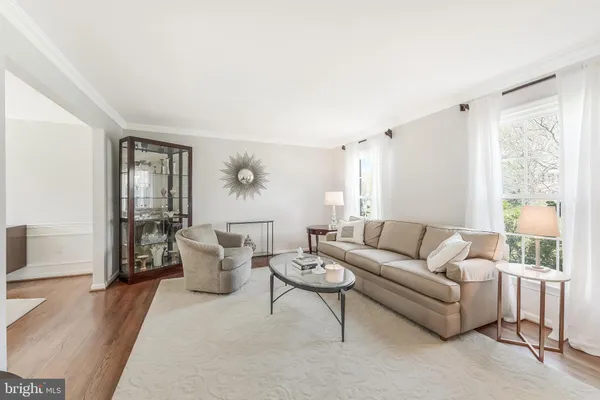 $1,200,000 | 10417 Silk Oak Drive, Vienna, VA 22182