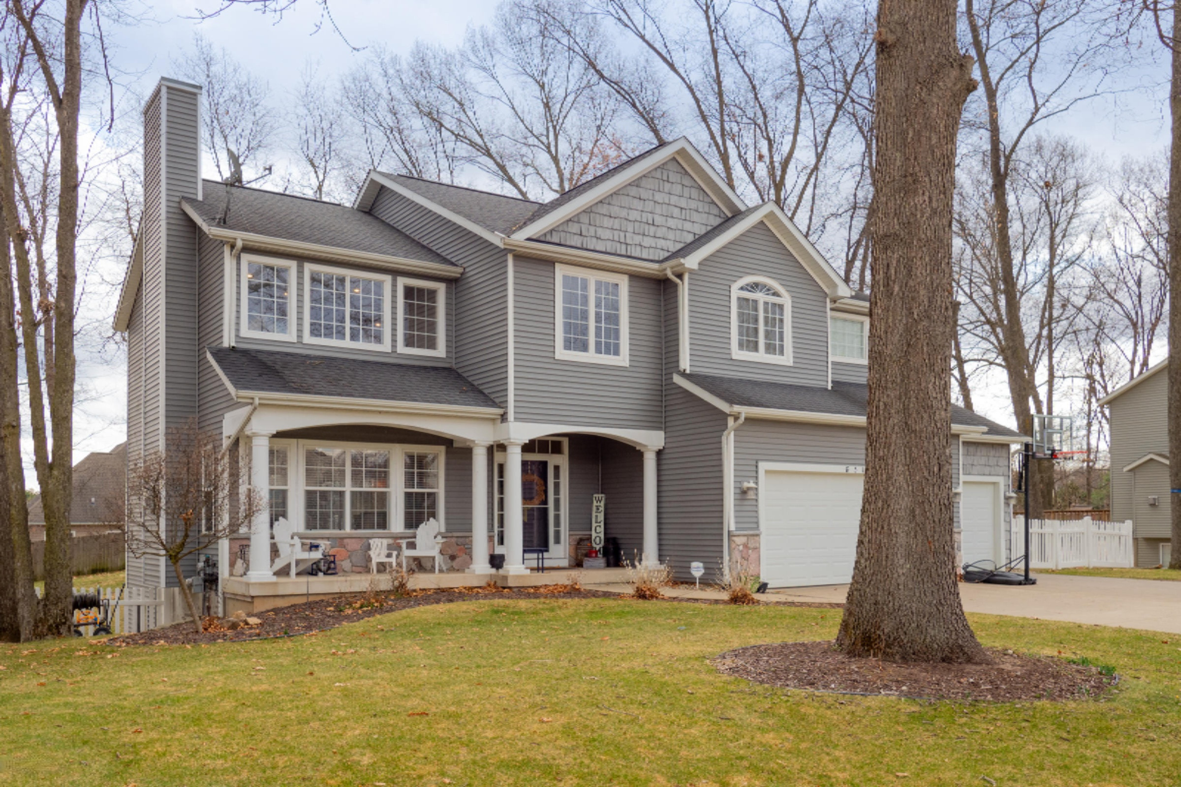 8317 Charlevoix-101