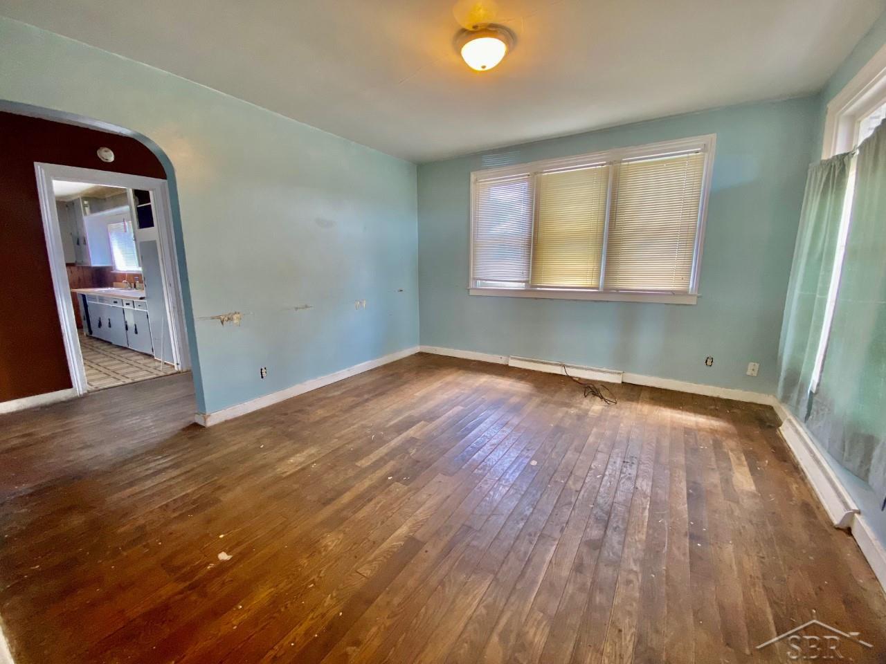 1032 Mapleridge Road Saginaw, MI 48604 - Photo 3 of 12 Living Room
