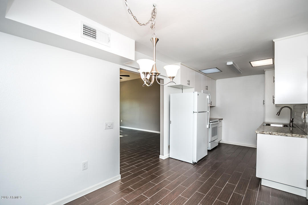 10020 West Royal Oak Road, Unit L Sun City, AZ 85351 - Photo 8 of 31 09441- 10020 W Royal Oak Rd L AZ- Candi-