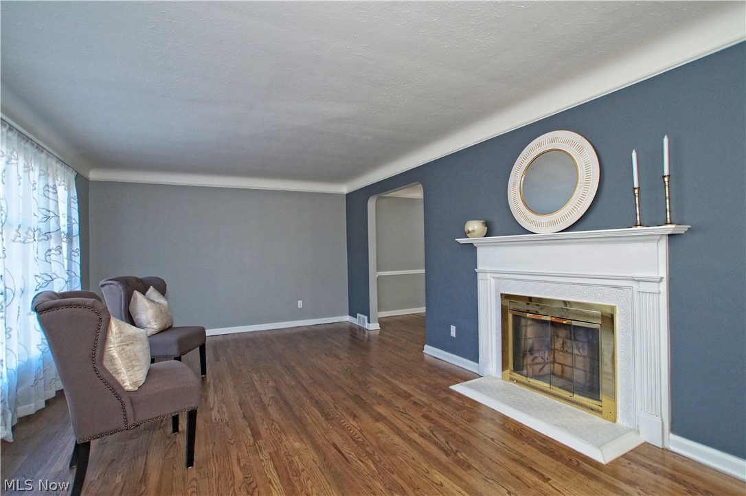 4034 Stilmore Road Cleveland, OH 44121 - Photo 4 of 26