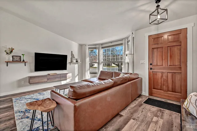 $438,000 | 6895 North Amesbury Way, Boise, ID 83714