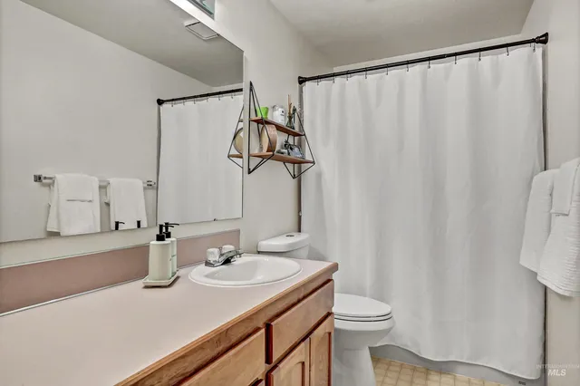 $438,000 | 6895 North Amesbury Way, Boise, ID 83714