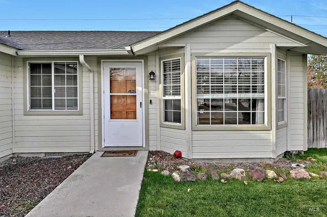 $438,000 | 6895 North Amesbury Way, Boise, ID 83714