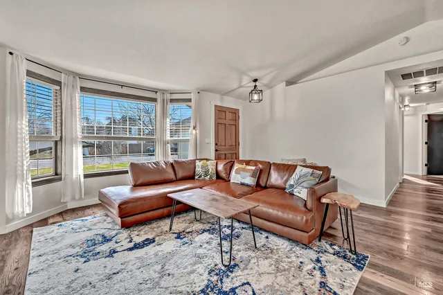 $438,000 | 6895 North Amesbury Way, Boise, ID 83714