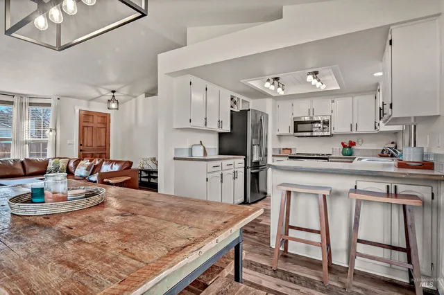 $438,000 | 6895 North Amesbury Way, Boise, ID 83714