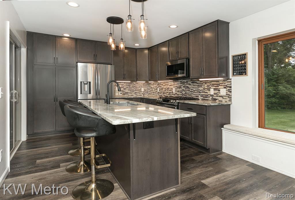 4342 Beach Road Troy, MI 48098 - Photo 9 of 56