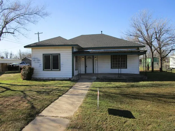 $65,000 | 1206 South Main Street, Quanah, TX 79252