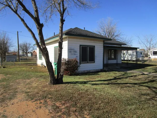 $59,000 | 1206 South Main Street, Quanah, TX 79252