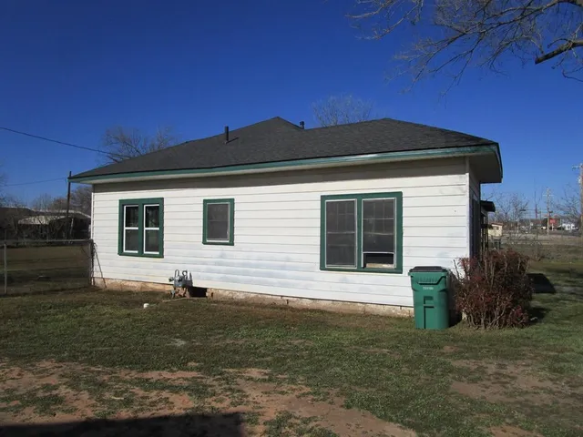 $59,000 | 1206 South Main Street, Quanah, TX 79252