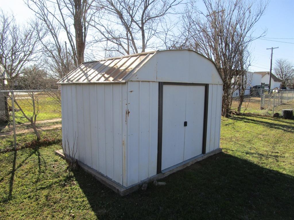 1206 South Main Street Quanah, TX 79252 - Photo 6 of 22 View of shed with fence