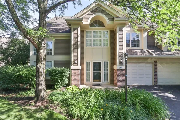 $340,000 | 725 Deep Wood Court, Elk Grove Village, IL 60007