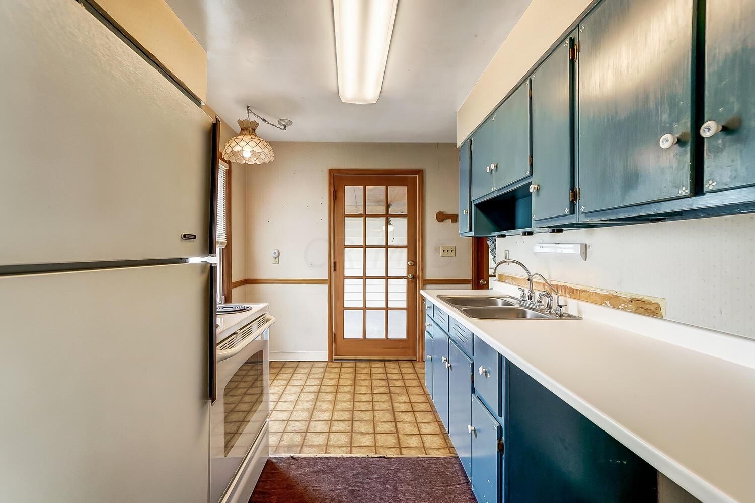 897 South Broadleigh Road Columbus, OH 43209 - Photo 10 of 46 Galley Kitchen