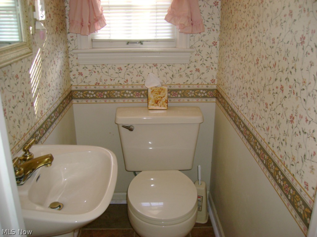 873 Englewood Road Cleveland Heights, OH 44121 - Photo 6 of 11