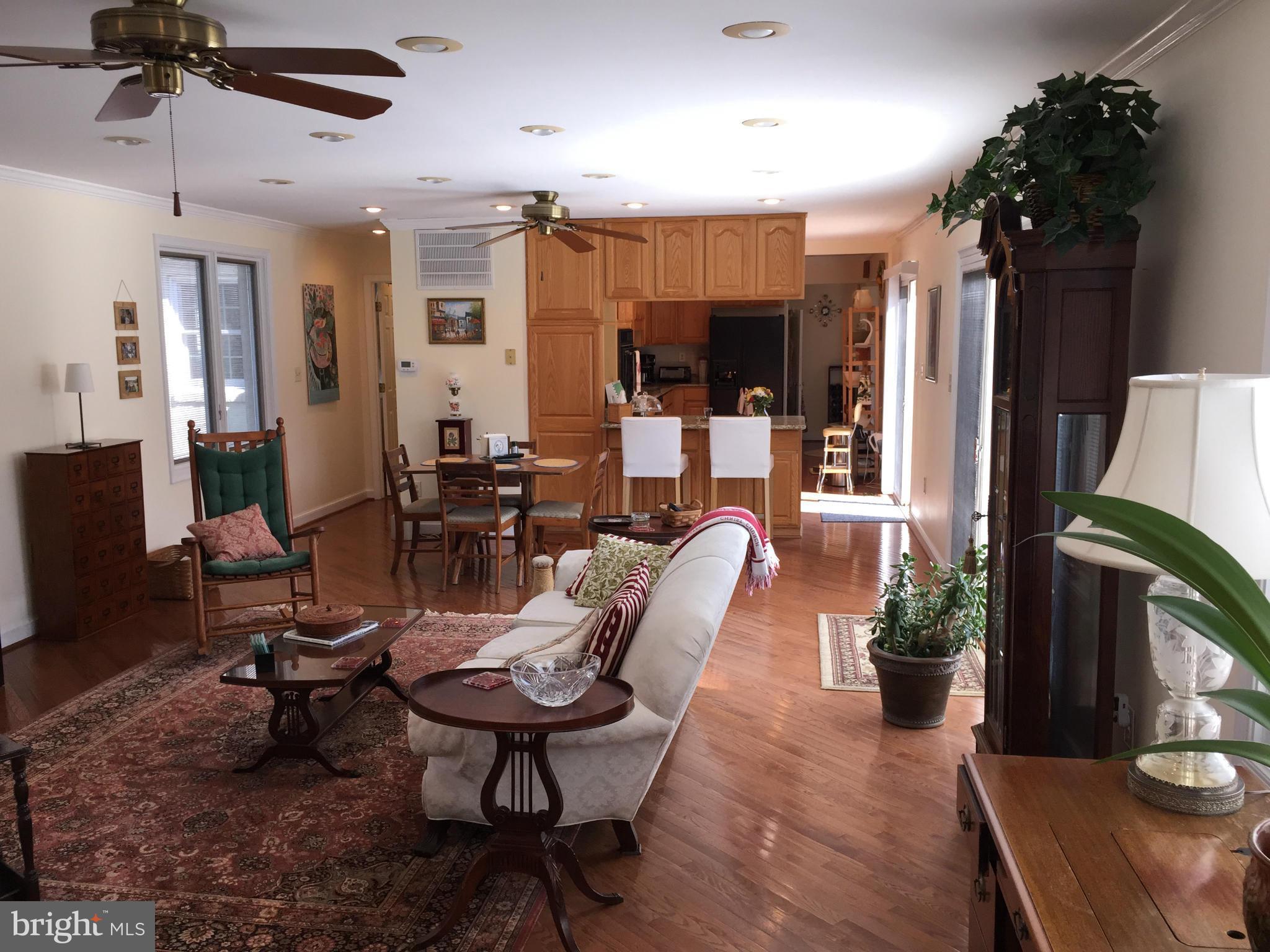 304 Cambridge Road Alexandria, VA 22314 - Photo 8 of 25 Family Room